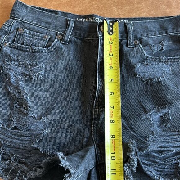 American Eagle Black Distressed Mom Jean Shorts size 2 - Picture 6 of 8